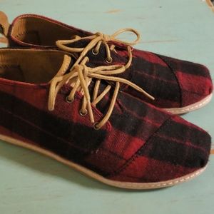 Women's 8.5 Tom's Plaid Shoes Red Tartan